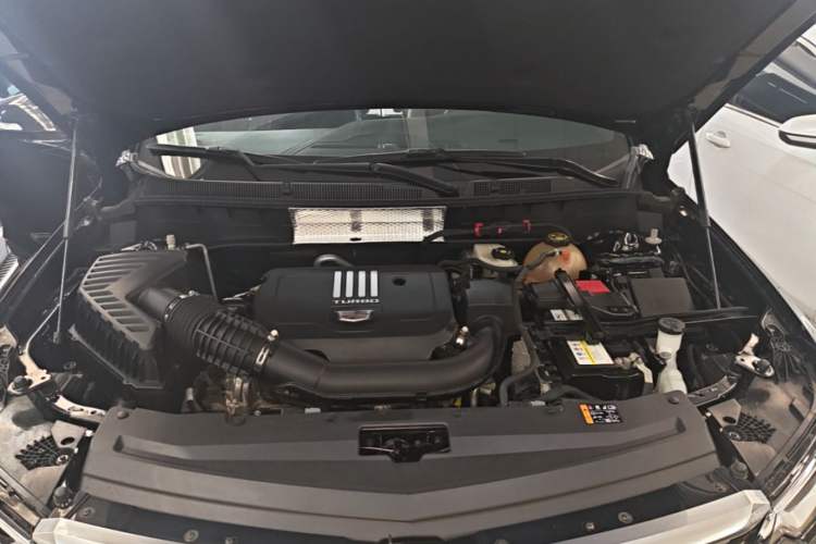 Used Cadillac XT6 2022 2.0T Six-Seater Two-Wheel-Drive Luxury Version Engine Bay