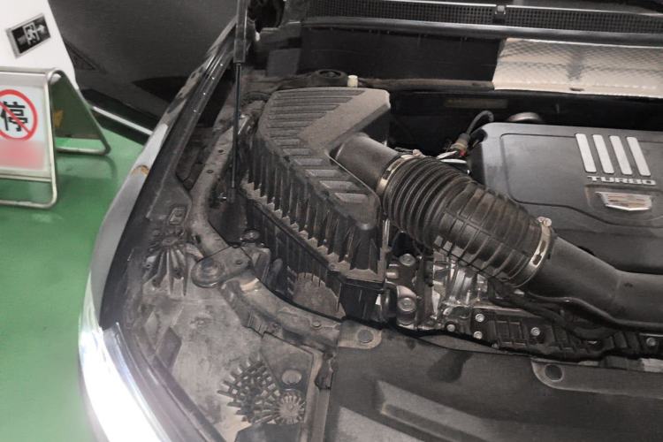 Used Cadillac XT6 2022 2.0T 7-Seater Four-Wheel Drive Luxury Standard Edition Engine Bay Right