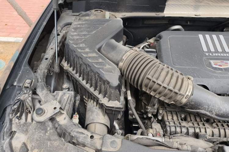 Used Cadillac XT6 2022 2.0T Six-Seater Four-Wheel-Drive Luxury Version Engine Bay Right