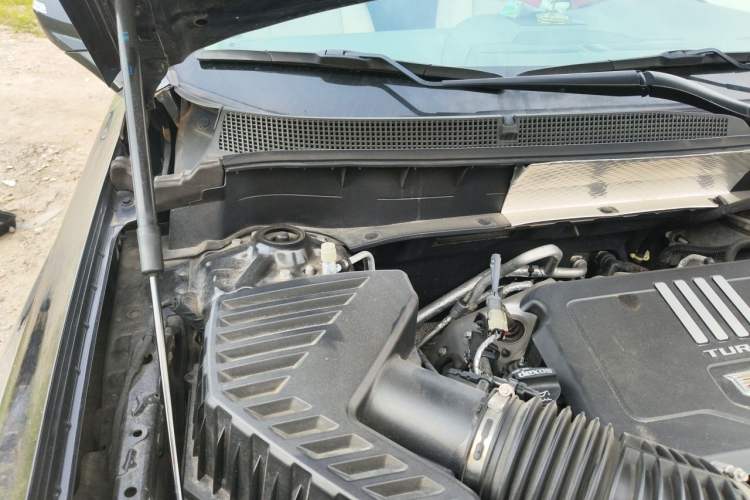 Used Cadillac XT6 2022 2.0T Six-Seater Four-Wheel Drive Luxury Version Engine Bay Right
