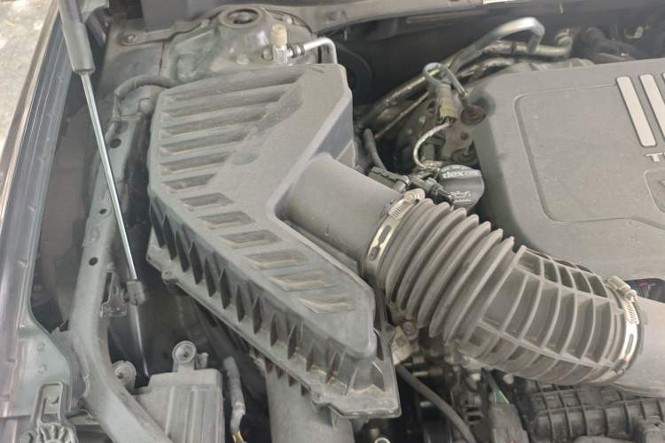 Used Cadillac XT6 2022 2.0T Six-Seater Four-Wheel Drive Luxury Version Engine Bay Right