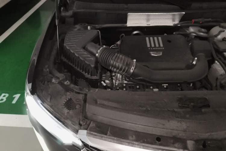 Used Cadillac XT6 2022 2.0T Six-Seater Two-Wheel-Drive Luxury Version Engine Bay Right