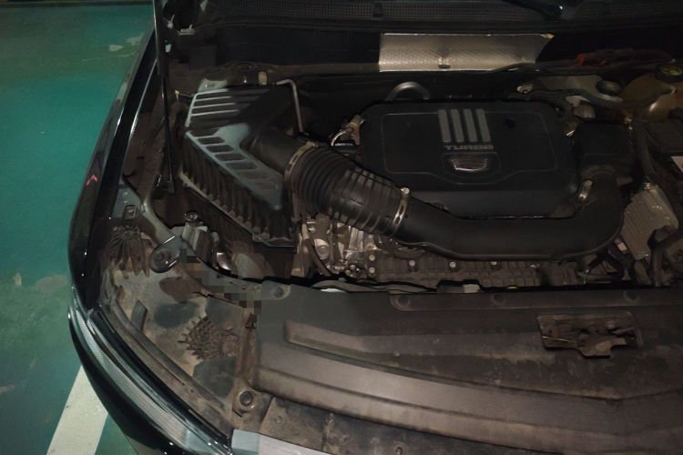 Used Cadillac XT6 2022 2.0T Six-Seater Four-Wheel Drive Luxury Version Engine Bay Right