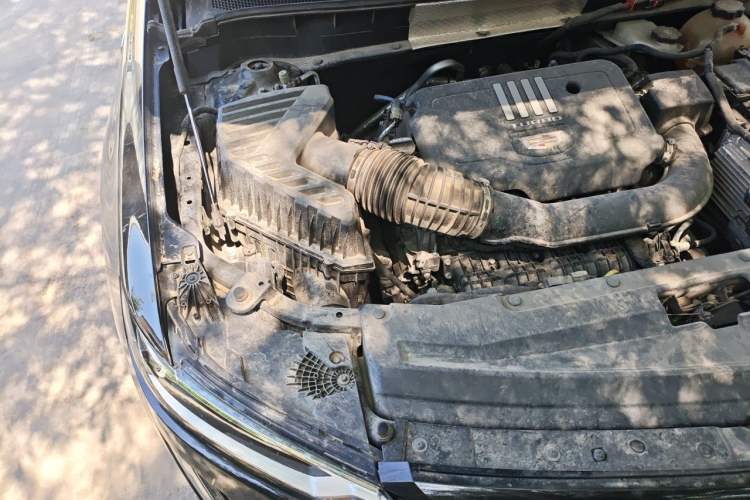 Used Cadillac XT6 2022 2.0T 7-Seater Two-Wheel Drive Luxury Version Engine Bay Right