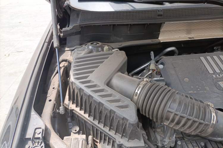 Used Cadillac XT6 2022 2.0T 7-Seater Four-Wheel-Drive Luxury Version Engine Bay Right