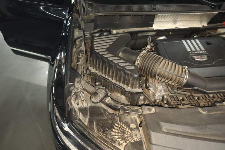 Used Cadillac XT6 2022 2.0T Six-Seater Two-Wheel-Drive Luxury Version Engine Bay Right