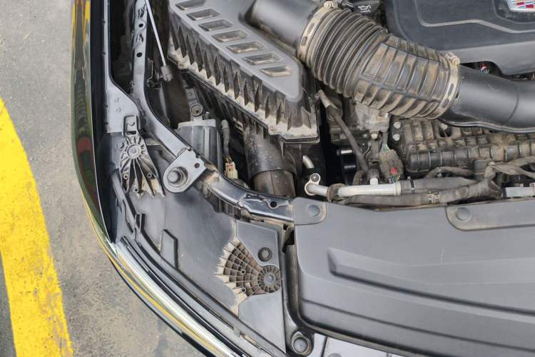 Used Cadillac XT6 2022 2.0T Six-Seater Four-Wheel-Drive Luxury Standard Edition Engine Bay Right