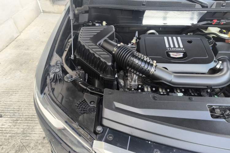 Used Cadillac XT6 2022 2.0T Six-Seater Four-Wheel-Drive Luxury Version Engine Bay Right