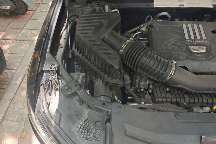Used Cadillac XT6 2022 2.0T 7-Seater Four-Wheel Drive Luxury Version Engine Bay Right