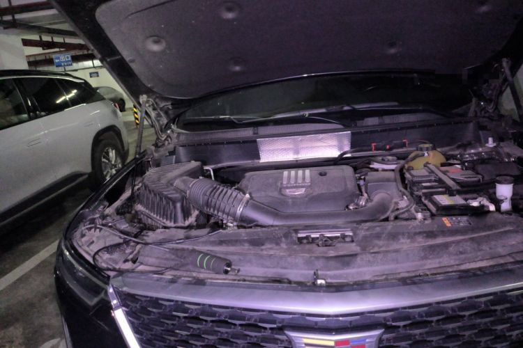 Used Cadillac XT6 2022 2.0T Six-Seater Four-Wheel Drive Luxury Version Engine Bay Right