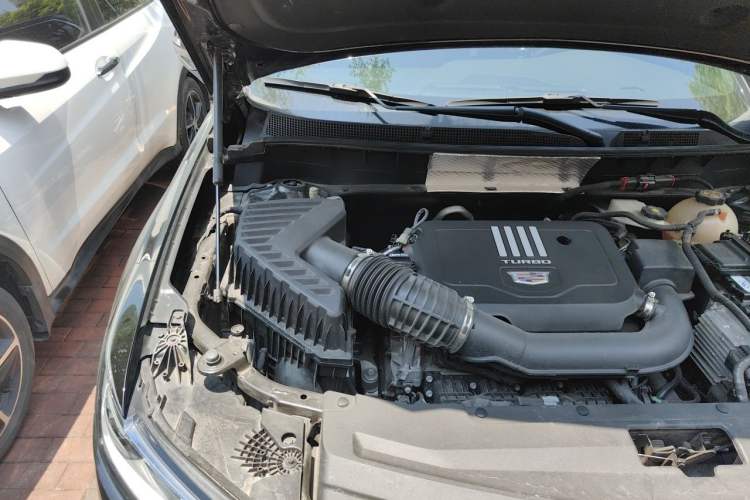 Used Cadillac XT6 2022 2.0T Six-Seater Four-Wheel-Drive Luxury Version Engine Bay Right