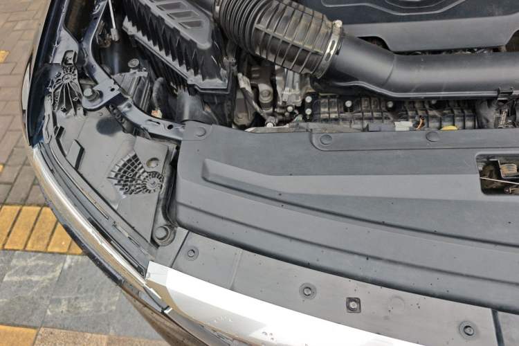 Used Cadillac XT6 2022 2.0T Six-Seater Four-Wheel Drive Luxury Version Engine Bay Right