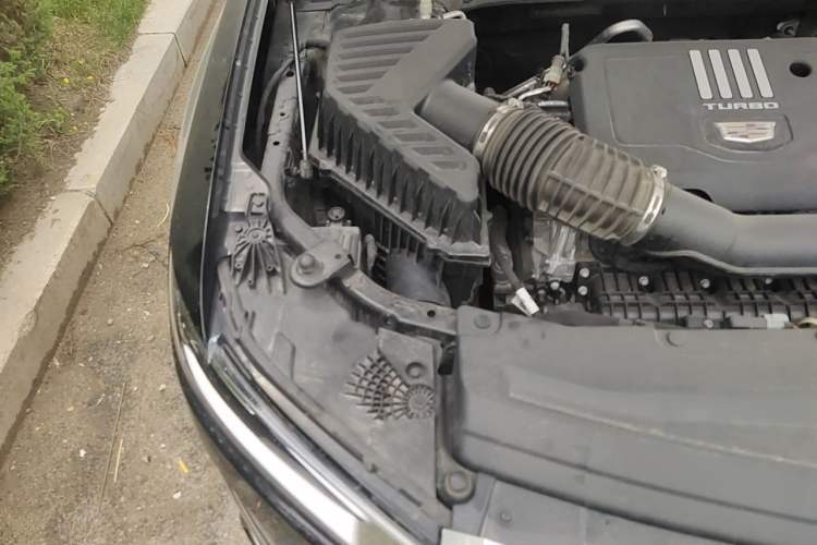 Used Cadillac XT6 2022 2.0T Six-Seater Four-Wheel Drive Luxury Version Engine Bay Right