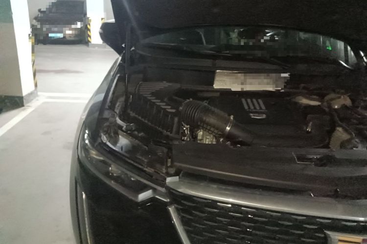 Used Cadillac XT6 2022 2.0T Six-Seater Two-Wheel-Drive Luxury Version Engine Bay Right