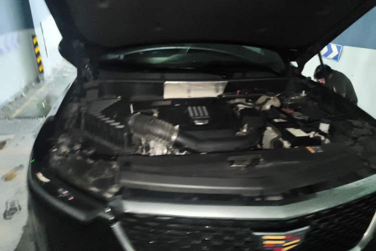 Used Cadillac XT6 2022 2.0T Six-Seater Two-Wheel-Drive Luxury Version Engine Bay Right