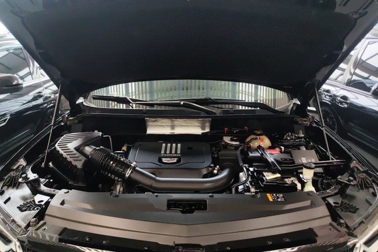Used Cadillac XT6 2022 2.0T Six-Seater Four-Wheel Drive Luxury 120th Anniversary Limited Edition Engine Bay