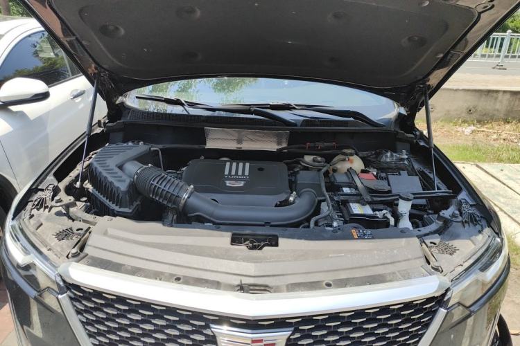 Used Cadillac XT6 2022 2.0T Six-Seater Four-Wheel-Drive Luxury Version Engine Bay