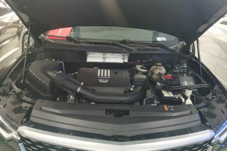 Used Cadillac XT6 2022 2.0T Six-Seater Four-Wheel Drive Luxury 120th Anniversary Limited Edition Engine Bay