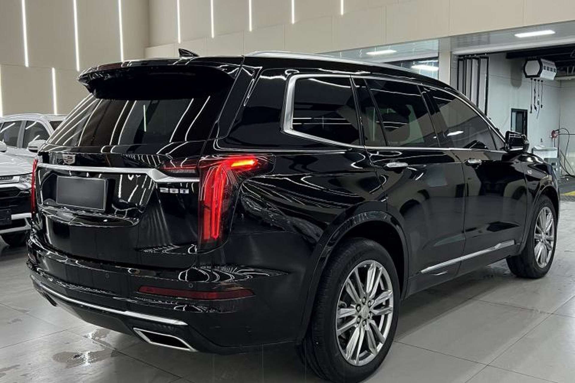 Used Cadillac XT6 2022 2.0T Six-Seater Four-Wheel Drive Luxury Version Exterior 1