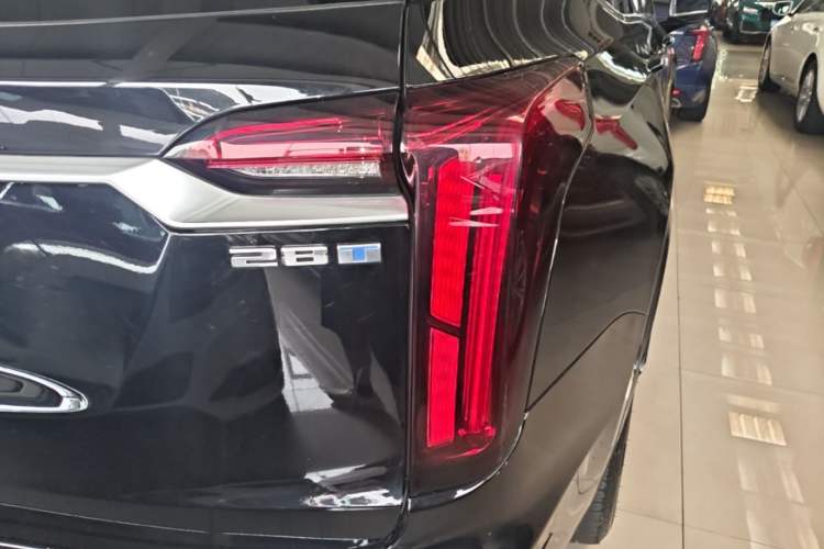 Used Cadillac XT6 2022 2.0T Six-Seater Two-Wheel-Drive Luxury Version Exterior 3