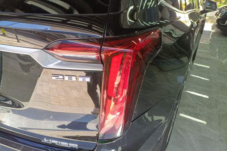 Used Cadillac XT6 2022 2.0T Six-Seater Two-Wheel-Drive Luxury Version Exterior 3