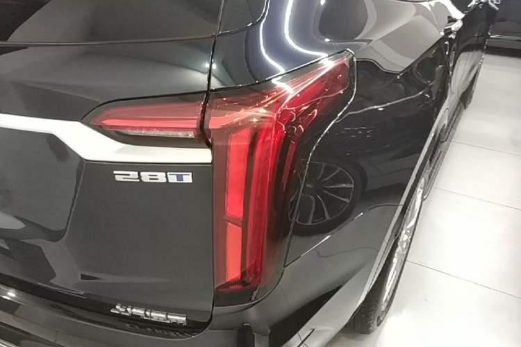 Used Cadillac XT6 2022 2.0T Six-Seater Four-Wheel Drive Luxury Version Exterior 3