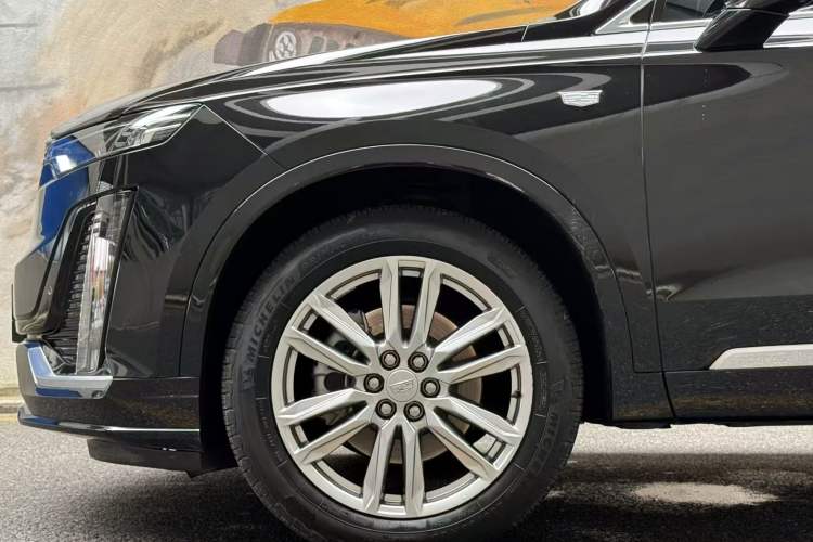 Used Cadillac XT6 2022 2.0T Six-Seater Four-Wheel Drive Luxury Version Exterior 3