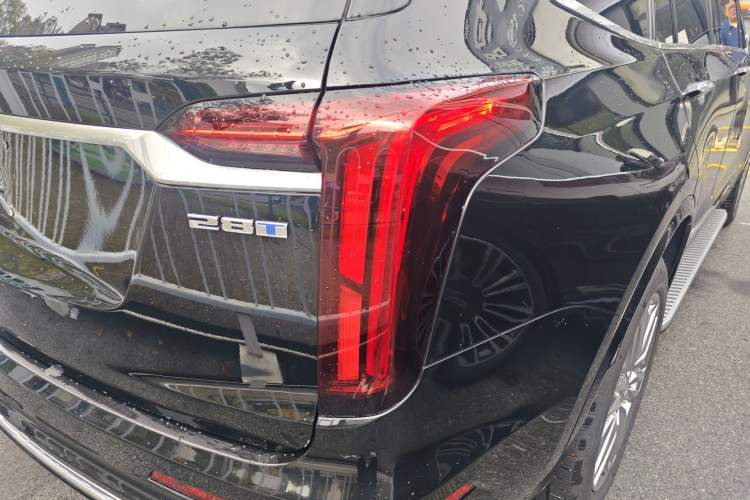 Used Cadillac XT6 2022 2.0T Six-Seater Four-Wheel Drive Luxury Version Exterior 3