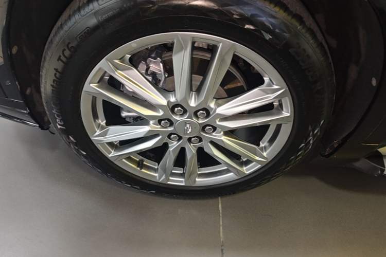 Used Cadillac XT6 2022 2.0T 7-Seater Two-Wheel Drive Luxury Version Exterior 4