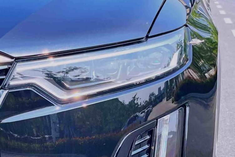 Used Cadillac XT6 2022 2.0T Six-Seater Four-Wheel-Drive Luxury Standard Edition Exterior 4