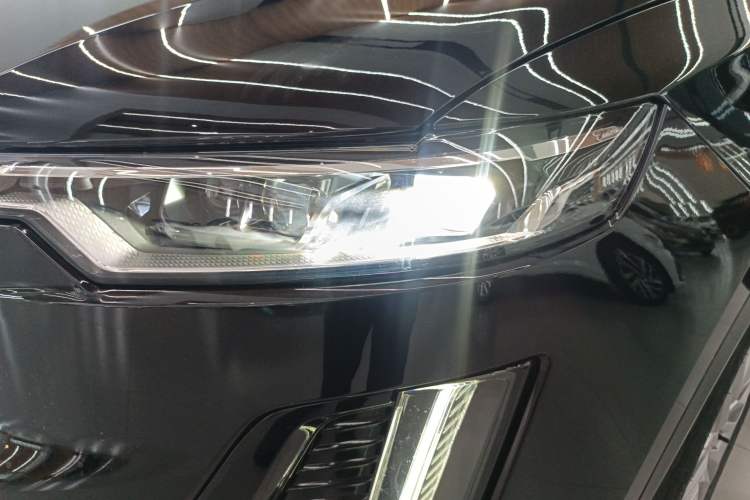 Used Cadillac XT6 2022 2.0T Six-Seater Four-Wheel Drive Luxury Version Exterior 4