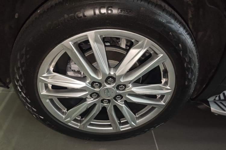 Used Cadillac XT6 2022 2.0T 7-Seater Two-Wheel Drive Luxury Version Exterior 5