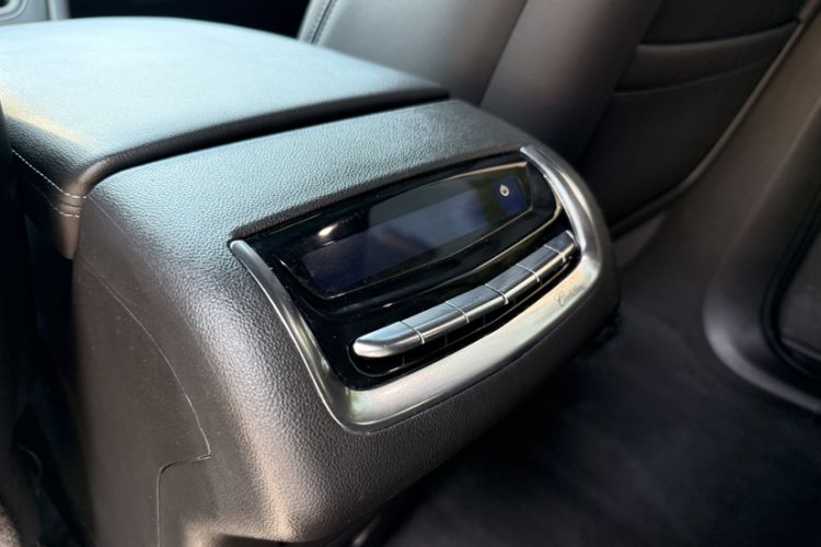 Used Cadillac XT6 2022 2.0T 7-Seater Four-Wheel Drive Luxury Version Exterior 6