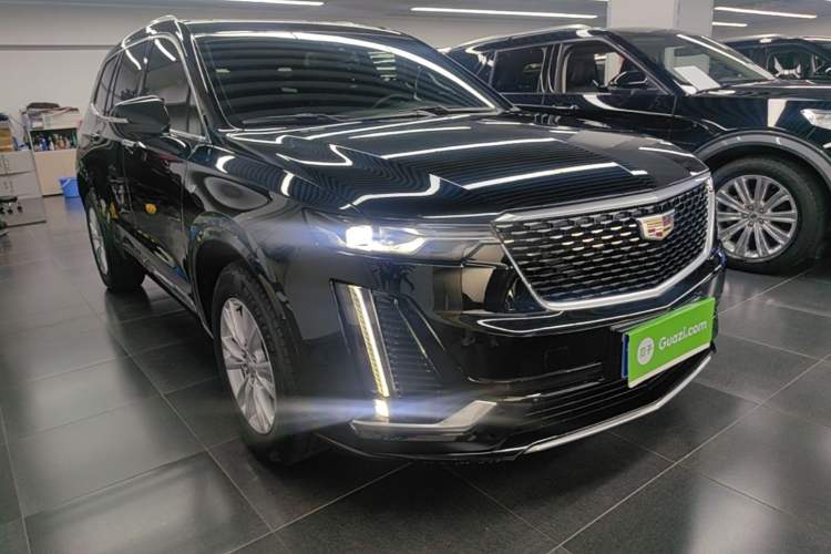 Used Cadillac XT6 2022 2.0T 7-Seater Four-Wheel-Drive Luxury Version Front Right 45 Deg