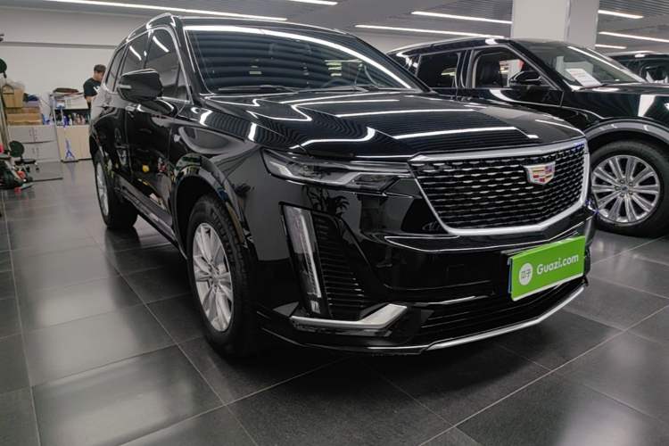 Used Cadillac XT6 2022 2.0T 7-Seater Four-Wheel-Drive Luxury Version Front Right 45 Deg