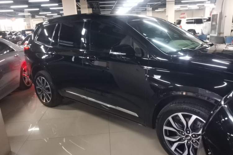 Used Cadillac XT6 2022 2.0T Six-Seater All-Wheel-Drive Platinum 120th Anniversary Limited Edition Front Right 45 Deg