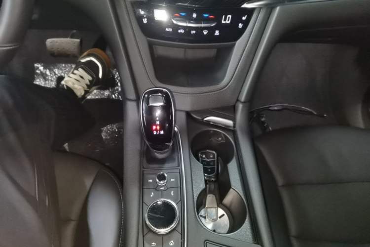 Used Cadillac XT6 2022 2.0T Six-Seater Four-Wheel Drive Luxury Version Gear Lever
