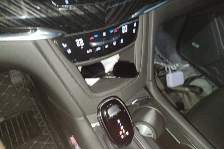 Used Cadillac XT6 2022 2.0T Six-Seater Four-Wheel-Drive Luxury Standard Edition Gear Lever