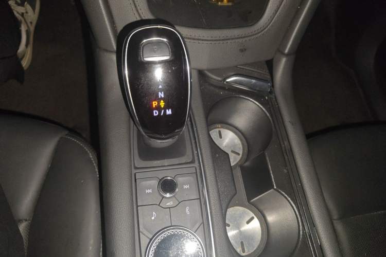 Used Cadillac XT6 2022 2.0T Six-Seater Four-Wheel Drive Luxury Version Gear Lever