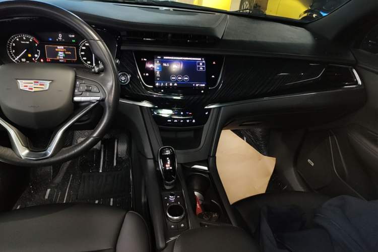 Used Cadillac XT6 2022 2.0T Six-Seater Two-Wheel-Drive Luxury Version Gear Lever