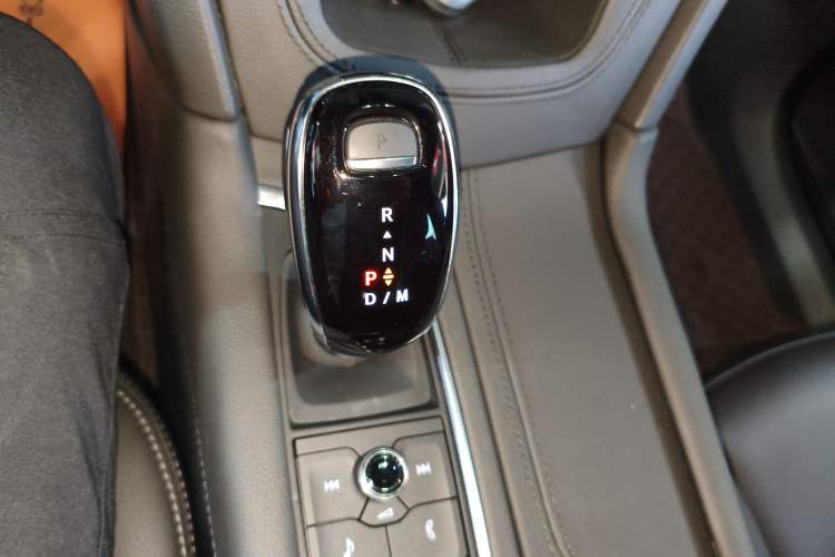Used Cadillac XT6 2022 2.0T Six-Seater Four-Wheel-Drive Luxury Version Gear Lever