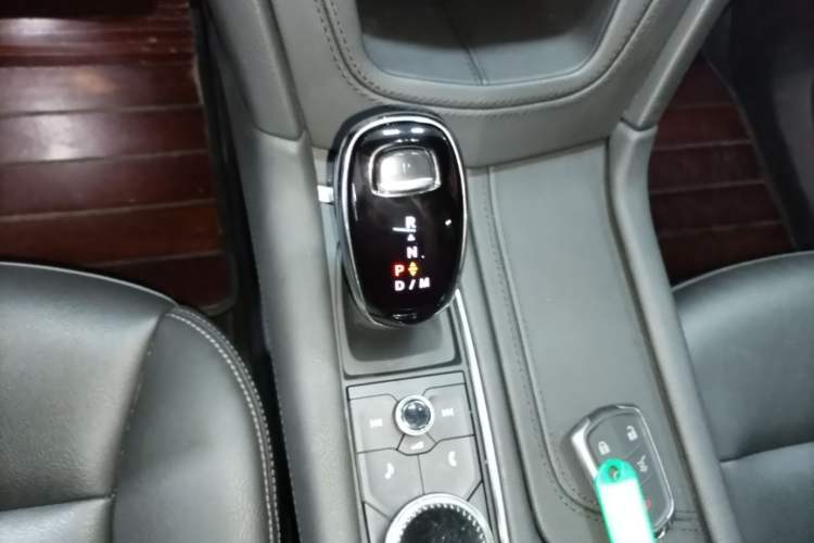 Used Cadillac XT6 2022 2.0T Six-Seater Two-Wheel-Drive Luxury Version Gear Lever