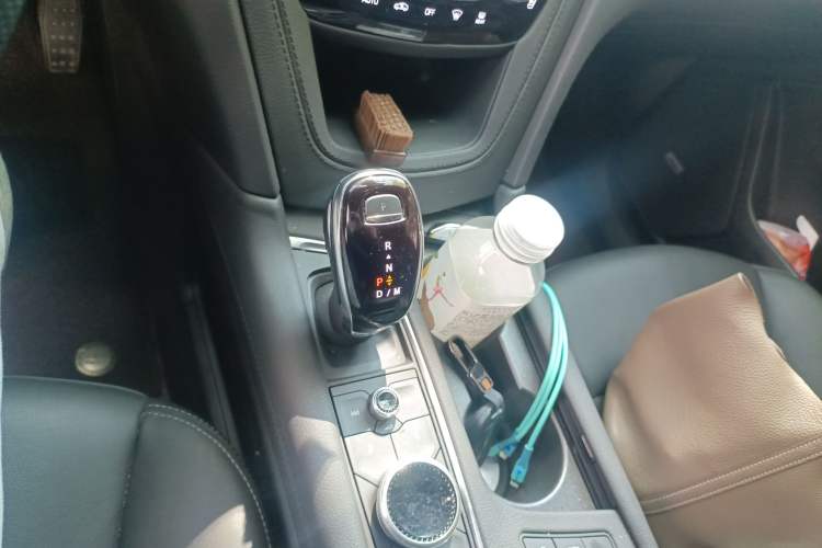 Used Cadillac XT6 2022 2.0T Six-Seater Four-Wheel Drive Luxury Version Gear Lever