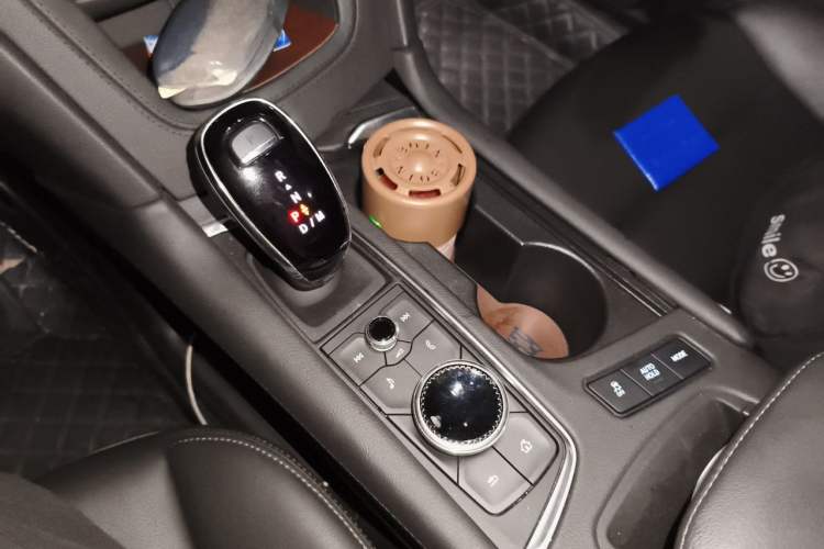 Used Cadillac XT6 2022 2.0T Six-Seater Two-Wheel-Drive Luxury Version Gear Lever