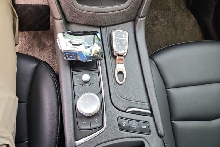 Used Cadillac XT6 2022 2.0T Six-Seater Two-Wheel-Drive Luxury Version Gear Lever