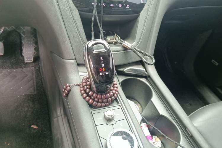 Used Cadillac XT6 2022 2.0T Six-Seater Four-Wheel-Drive Luxury Standard Edition Gear Lever