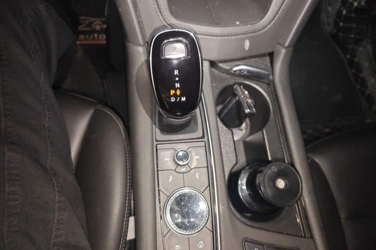 Used Cadillac XT6 2022 2.0T Six-Seater Four-Wheel-Drive Luxury Version Gear Lever