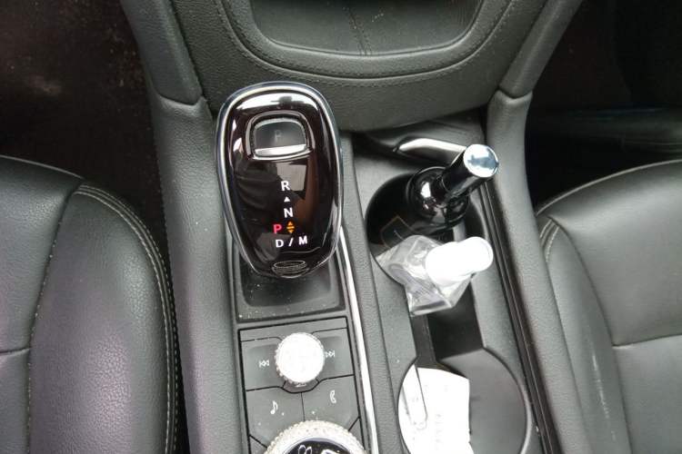 Used Cadillac XT6 2022 2.0T Six-Seater Two-Wheel-Drive Luxury Version Gear Lever