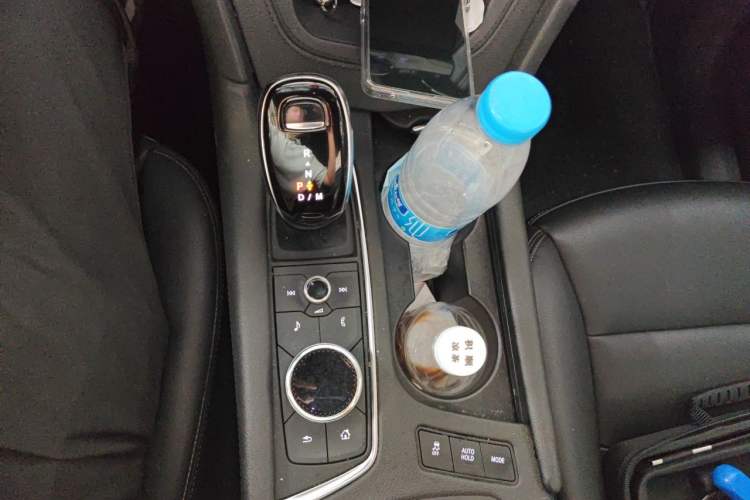Used Cadillac XT6 2022 2.0T 7-Seater Four-Wheel-Drive Luxury Version Gear Lever