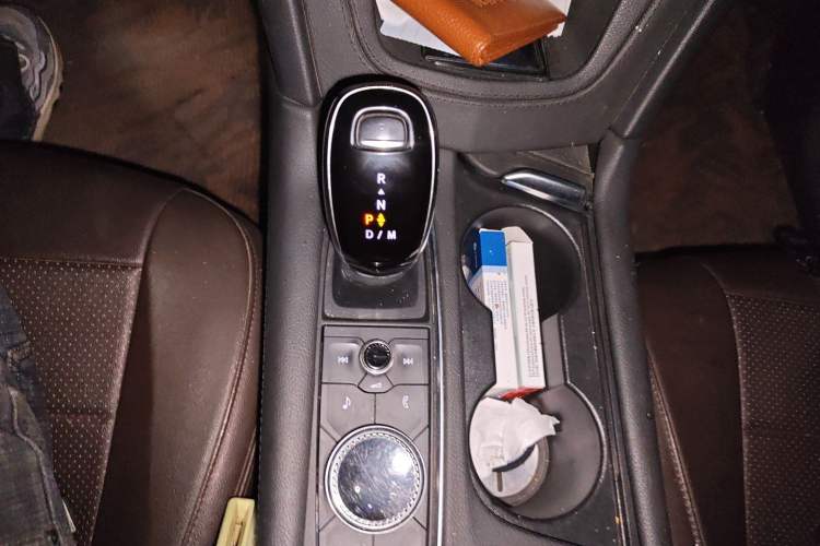 Used Cadillac XT6 2022 2.0T 7-Seater Two-Wheel Drive Luxury Version Gear Lever